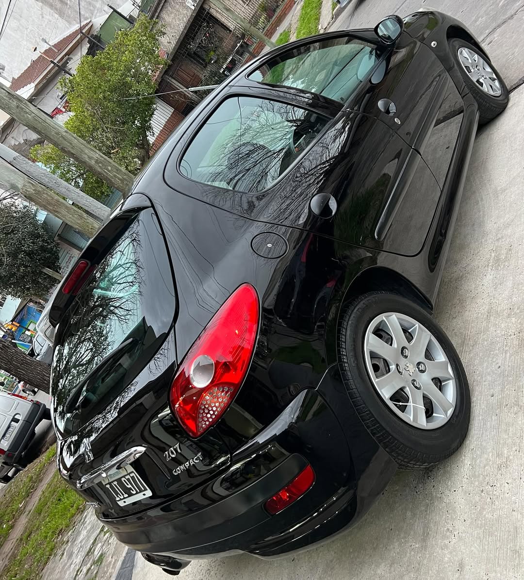 Peugeot 207 brillando